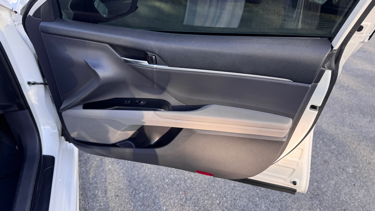 Toyota Camry SE Auto (Natl) 2020