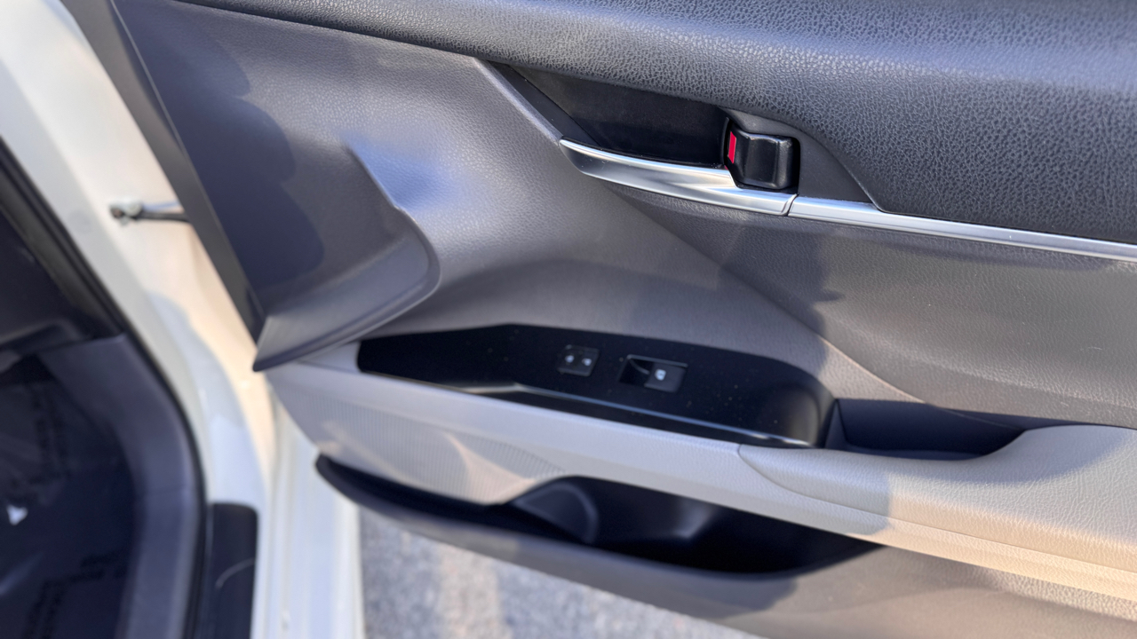 Toyota Camry SE Auto (Natl) 2020