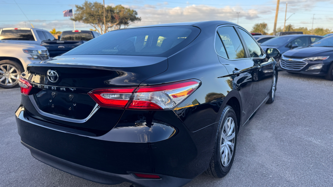 Toyota Camry LE Auto (Natl) 2018