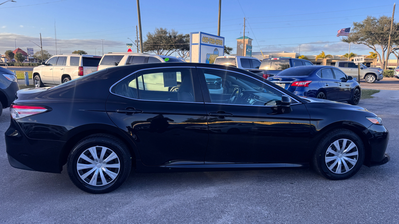 Toyota Camry LE Auto (Natl) 2018