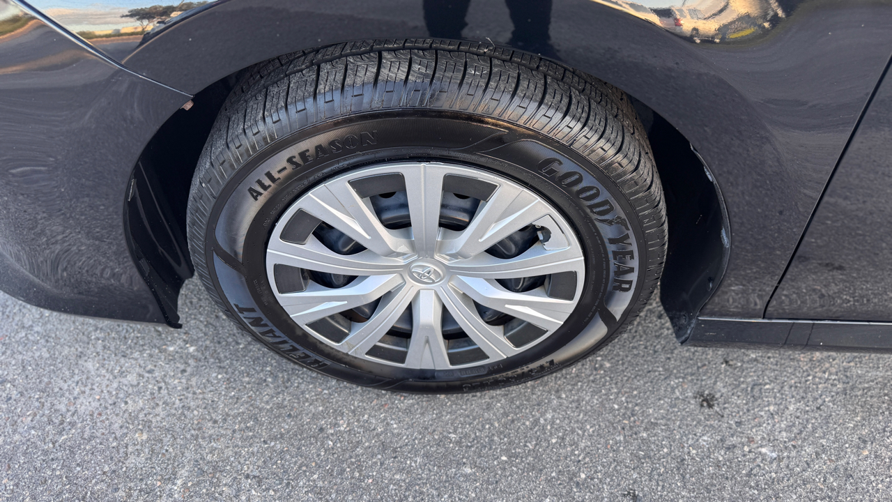 Toyota Camry LE Auto (Natl) 2018