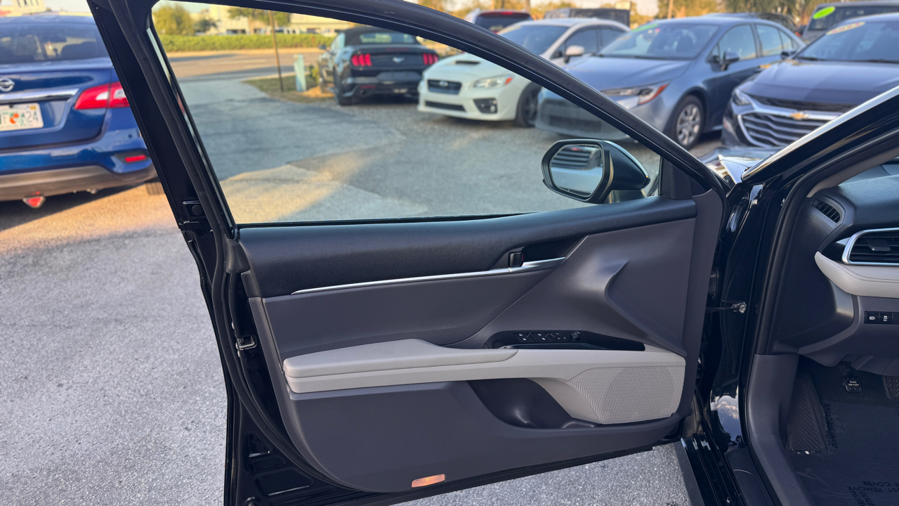 Toyota Camry LE Auto (Natl) 2018