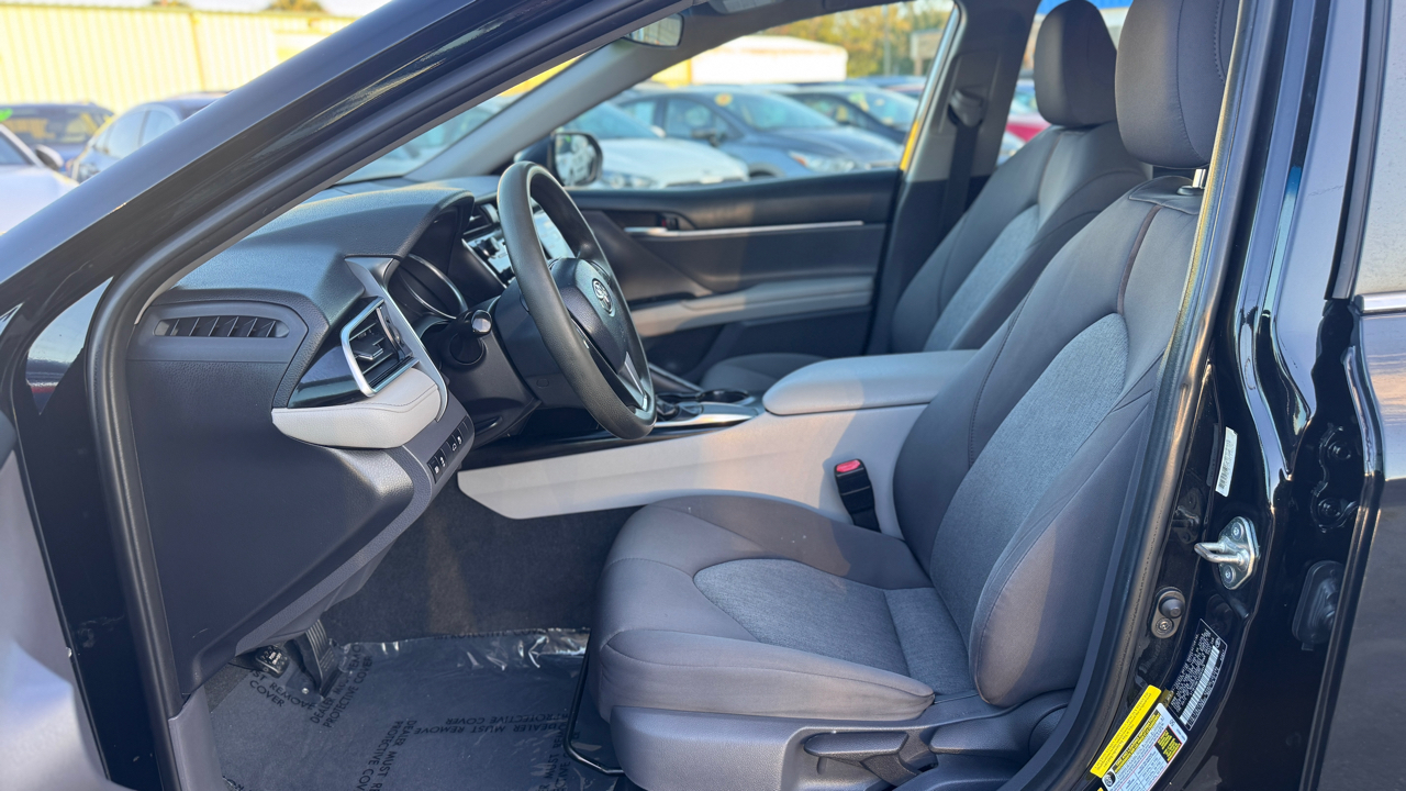 Toyota Camry LE Auto (Natl) 2018