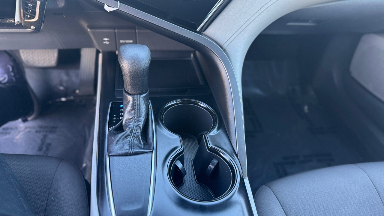 Toyota Camry LE Auto (Natl) 2018