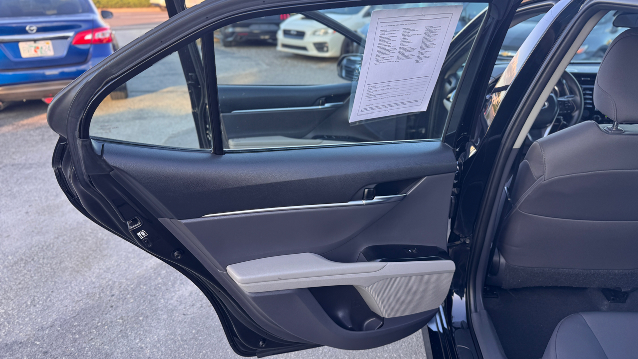 Toyota Camry LE Auto (Natl) 2018