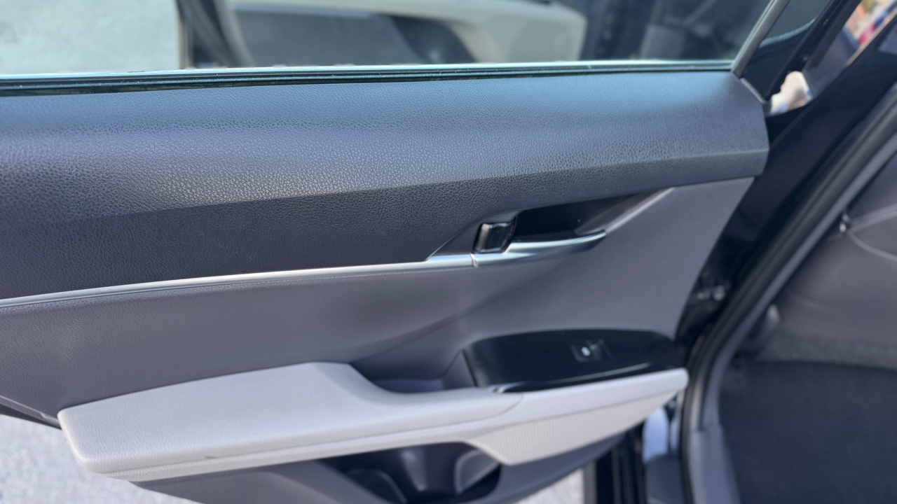 Toyota Camry LE Auto (Natl) 2018