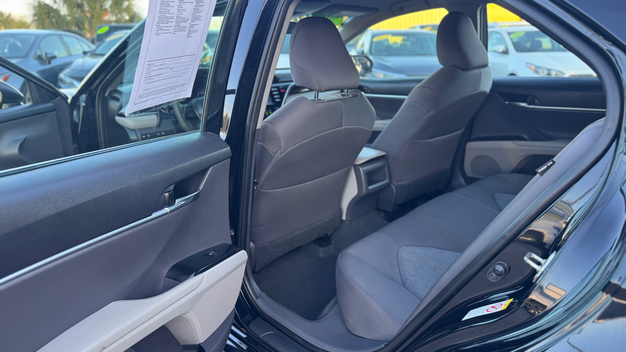 Toyota Camry LE Auto (Natl) 2018