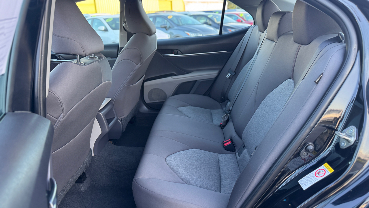 Toyota Camry LE Auto (Natl) 2018