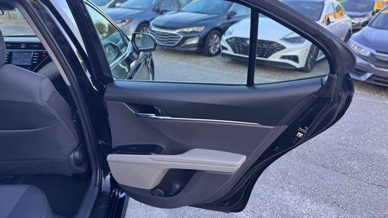 Toyota Camry LE Auto (Natl) 2018