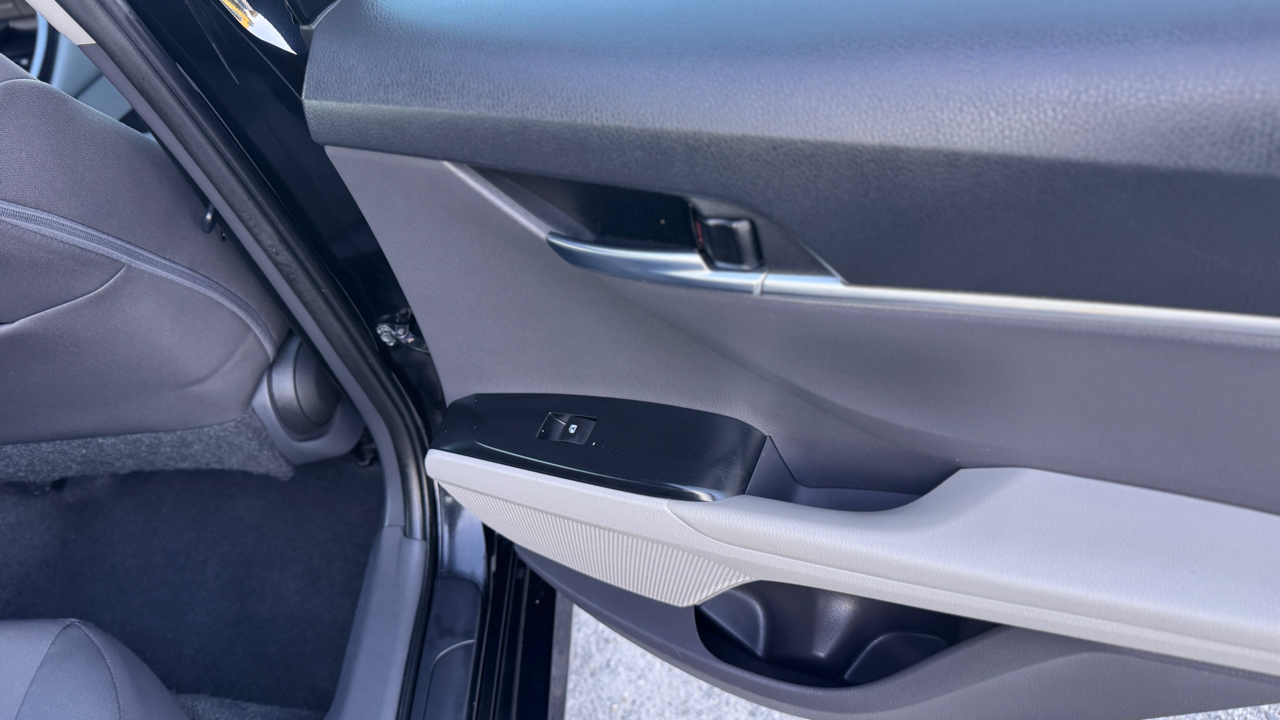 Toyota Camry LE Auto (Natl) 2018