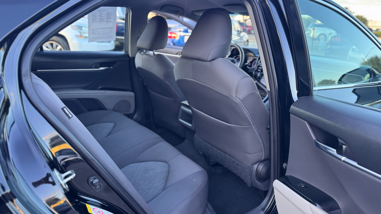 Toyota Camry LE Auto (Natl) 2018