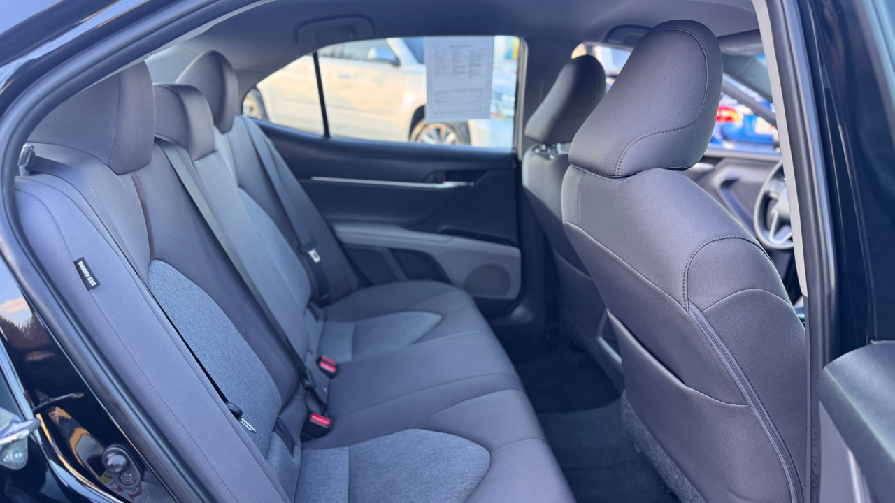 Toyota Camry LE Auto (Natl) 2018