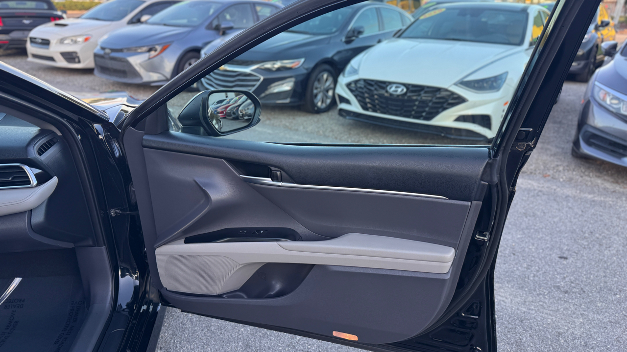 Toyota Camry LE Auto (Natl) 2018