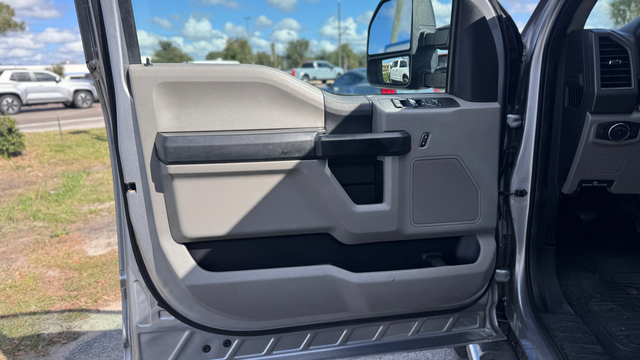 Ford Super Duty F-350 DRW XL 4WD Crew Cab 8' Box 2021