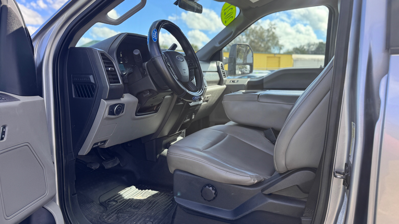 Ford Super Duty F-350 DRW XL 4WD Crew Cab 8' Box 2021