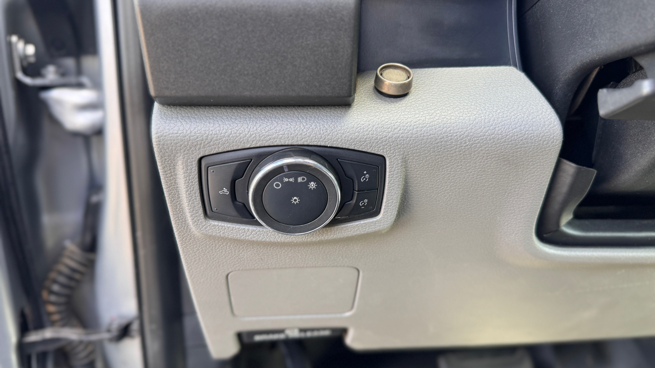 Ford Super Duty F-350 DRW XL 4WD Crew Cab 8' Box 2021