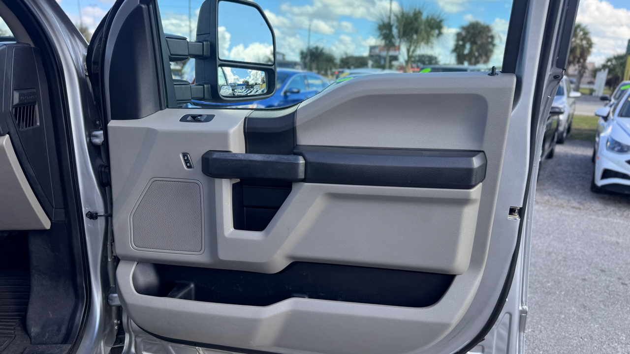 Ford Super Duty F-350 DRW XL 4WD Crew Cab 8' Box 2021