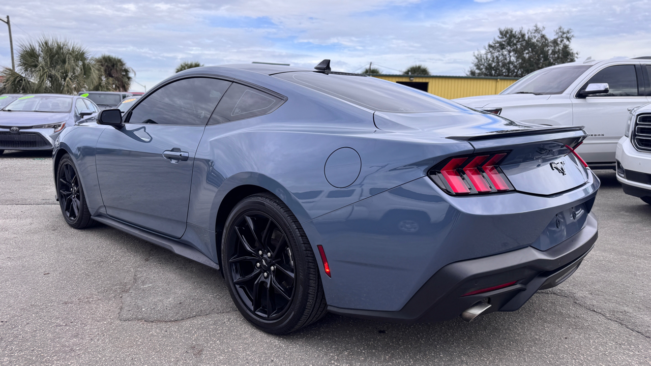 Ford Mustang EcoBoost Fastback 2024