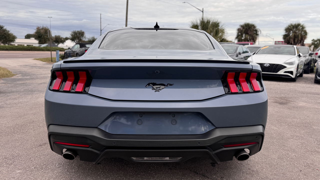 Ford Mustang EcoBoost Fastback 2024