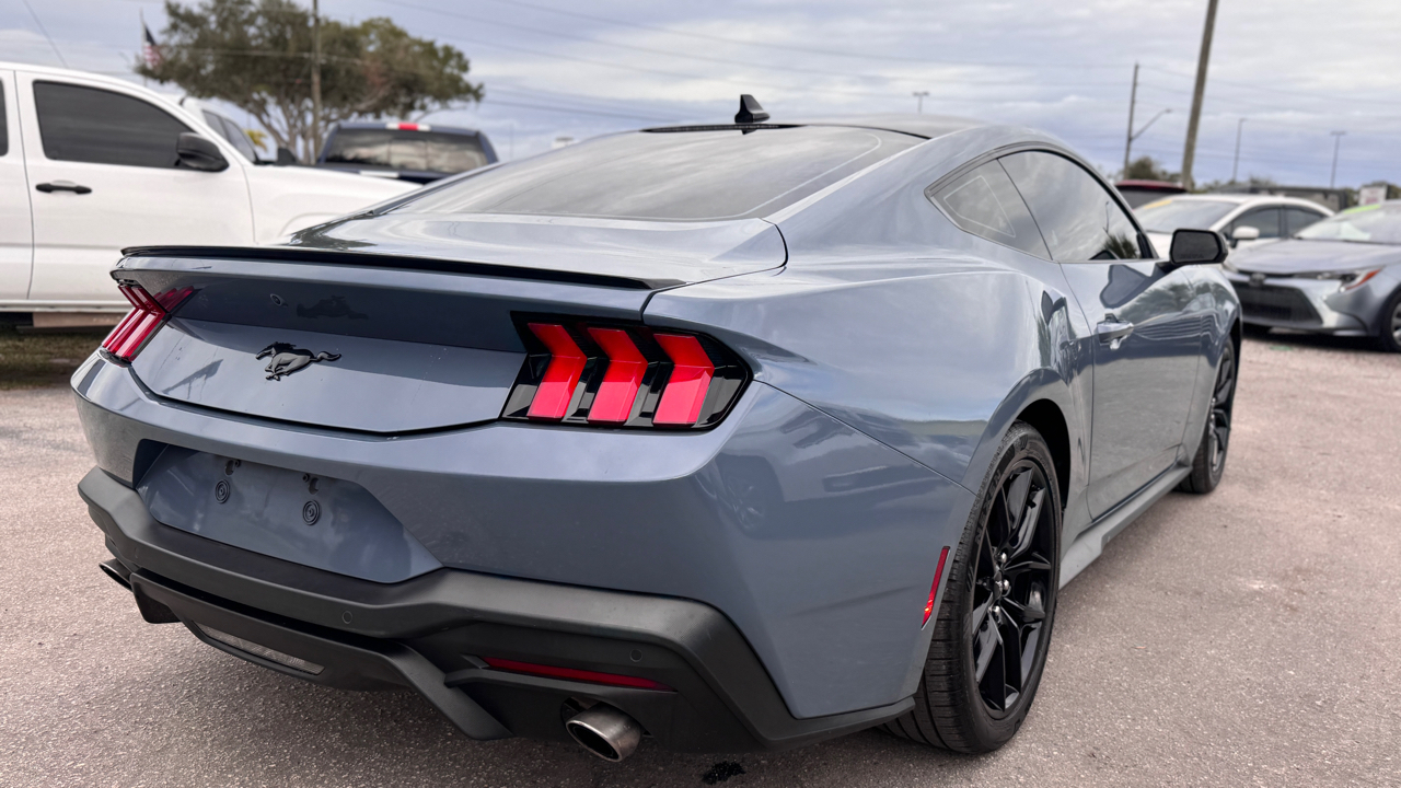 Ford Mustang EcoBoost Fastback 2024