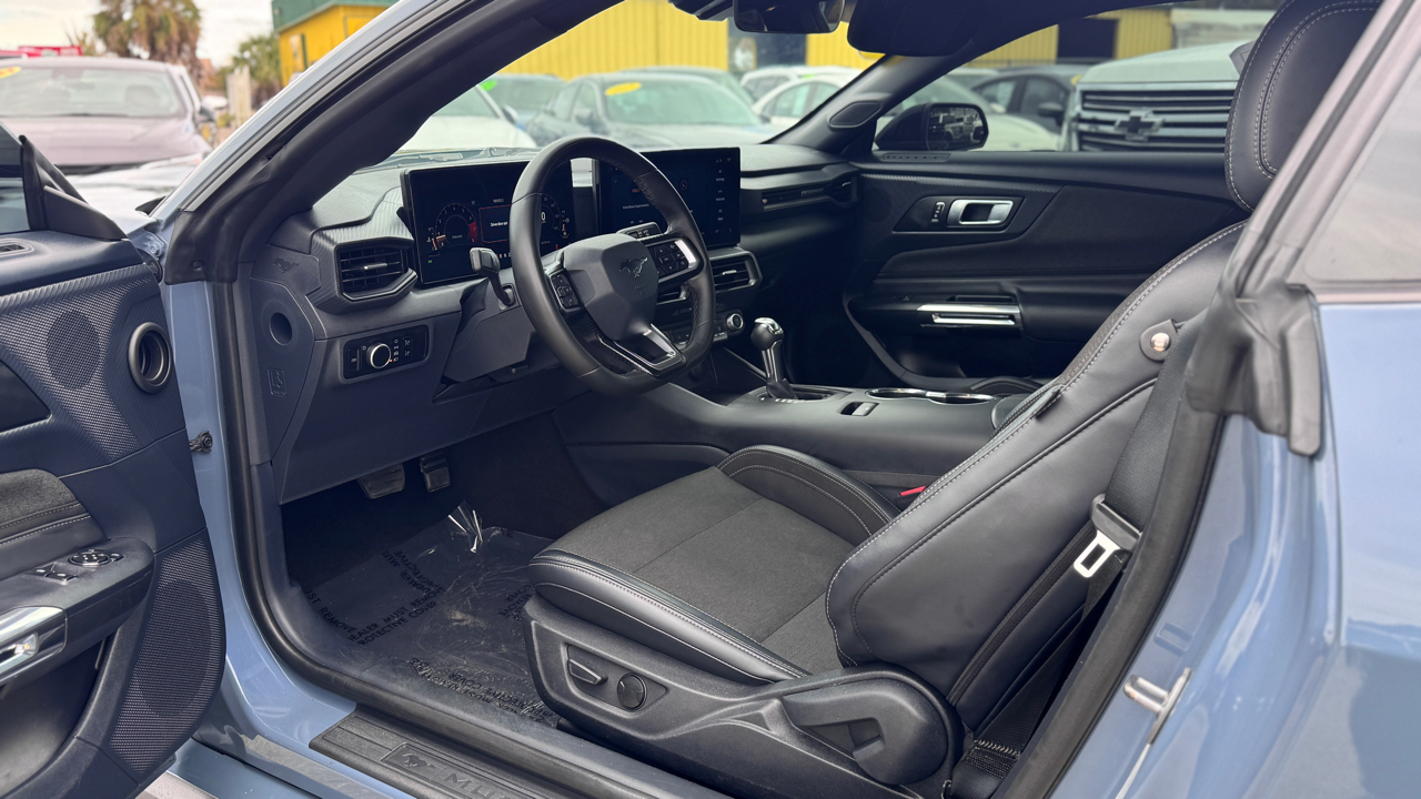 Ford Mustang EcoBoost Fastback 2024