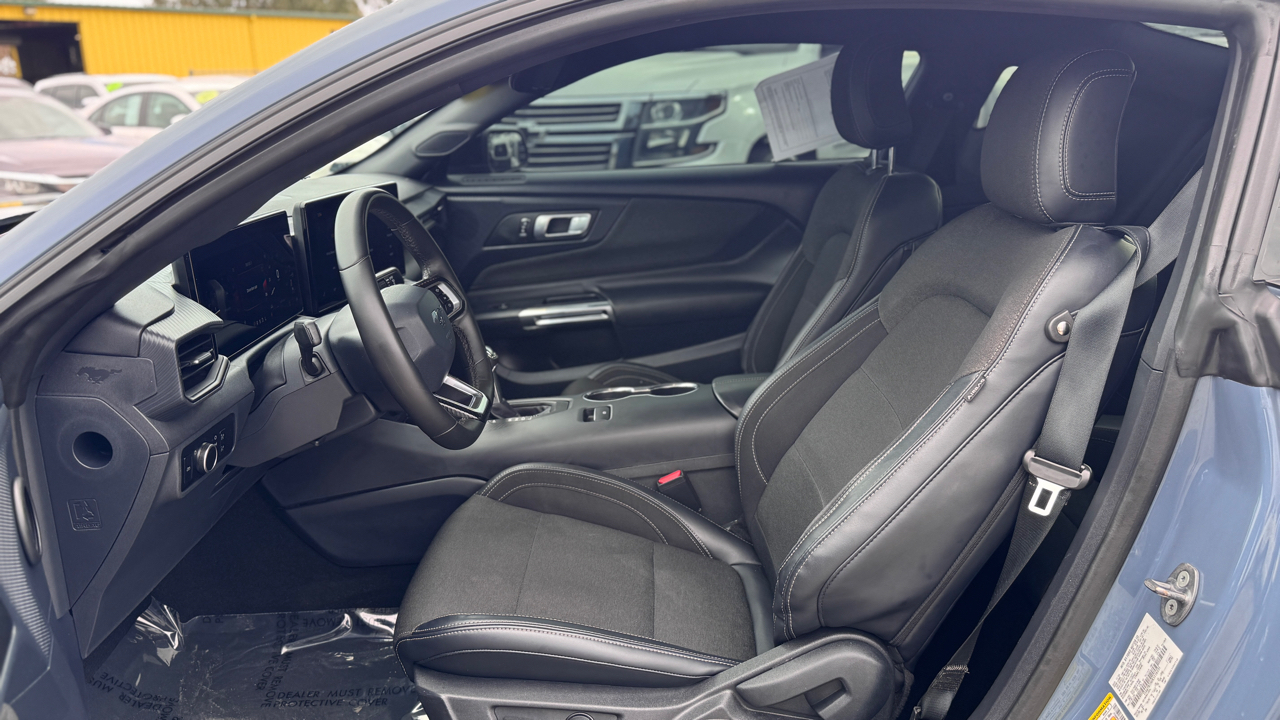 Ford Mustang EcoBoost Fastback 2024