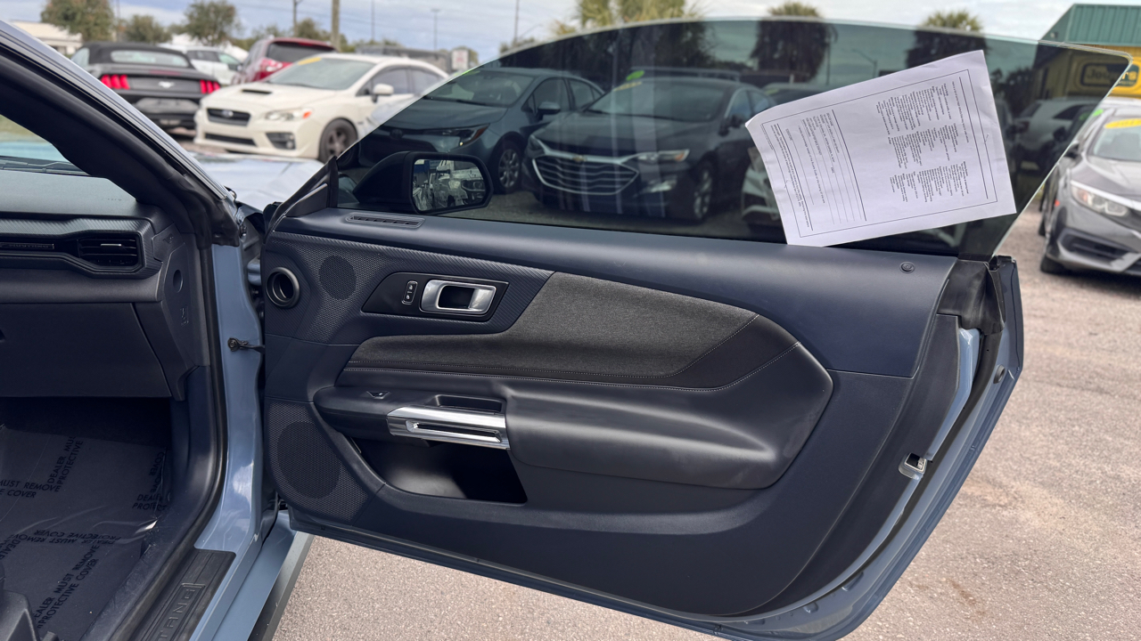 Ford Mustang EcoBoost Fastback 2024