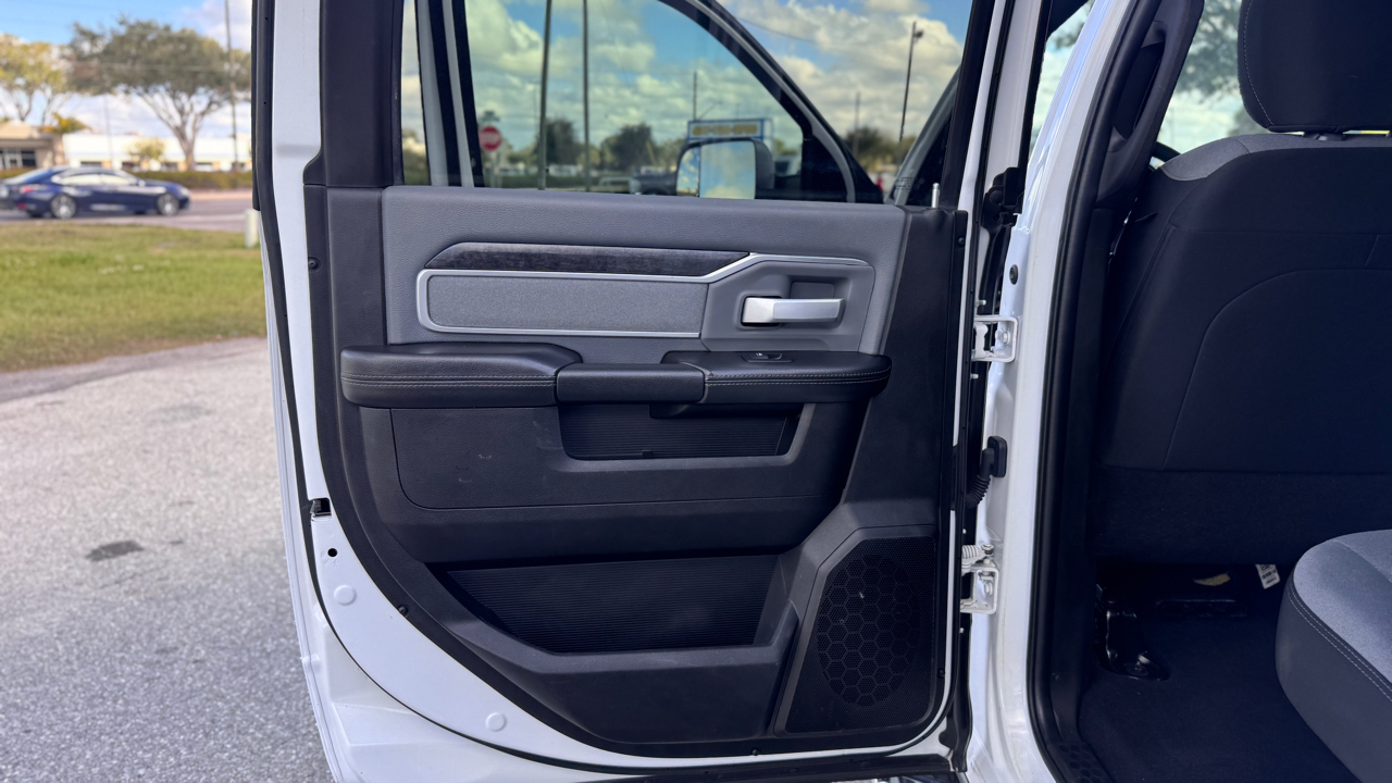 RAM 3500 Big Horn 4x4 Crew Cab 8' Box 2021