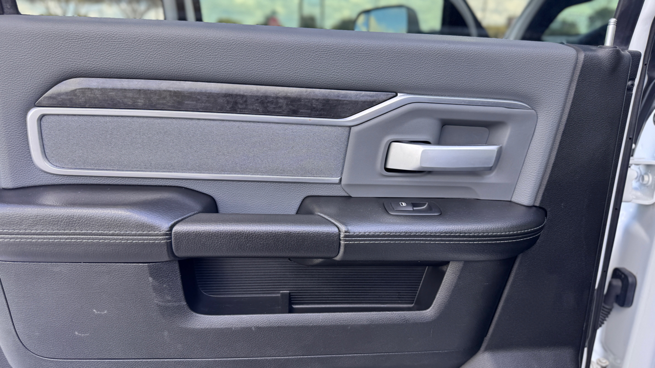 RAM 3500 Big Horn 4x4 Crew Cab 8' Box 2021