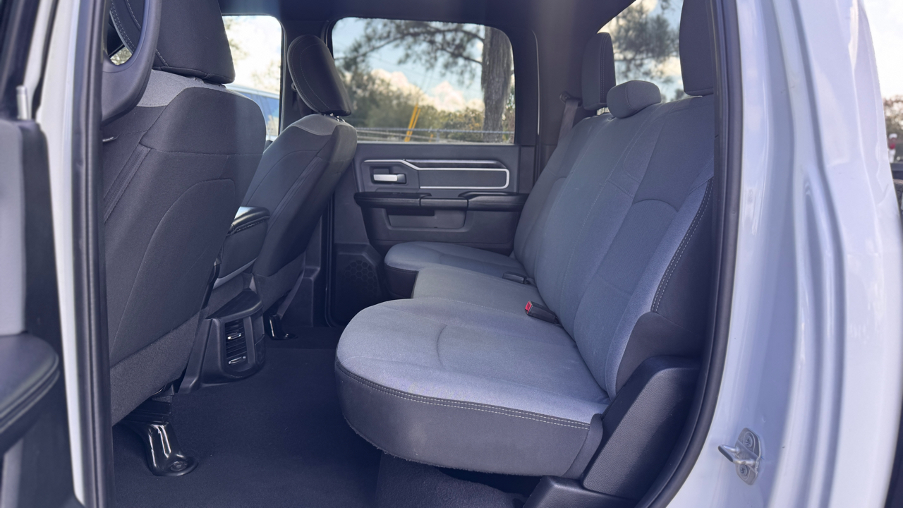 RAM 3500 Big Horn 4x4 Crew Cab 8' Box 2021