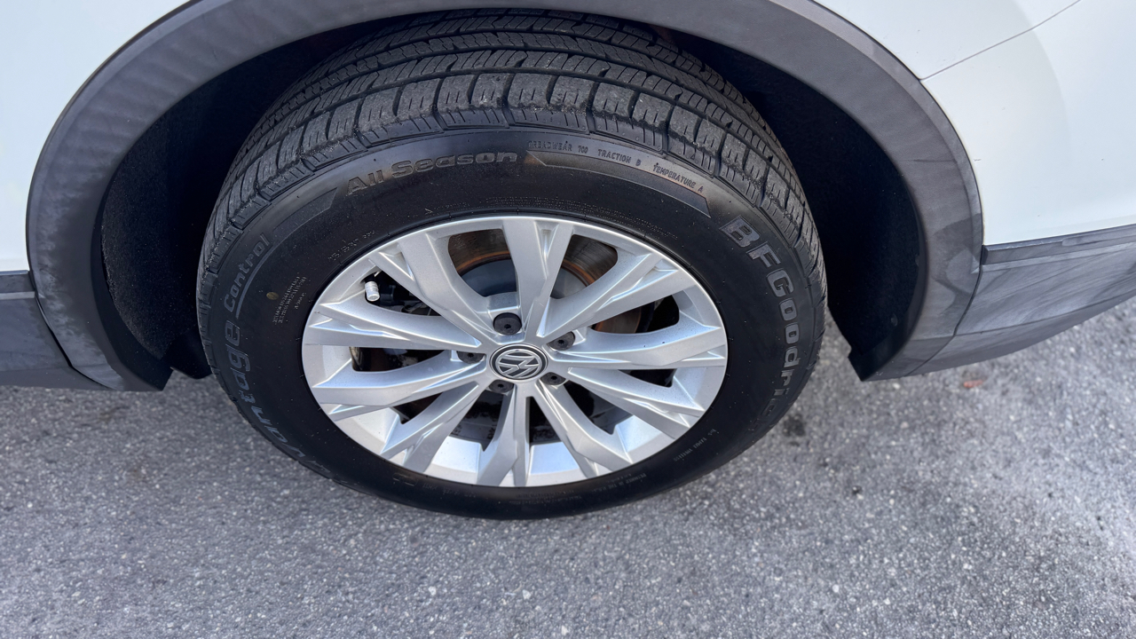 Volkswagen Tiguan 2.0T SE R-Line Black FWD 2019