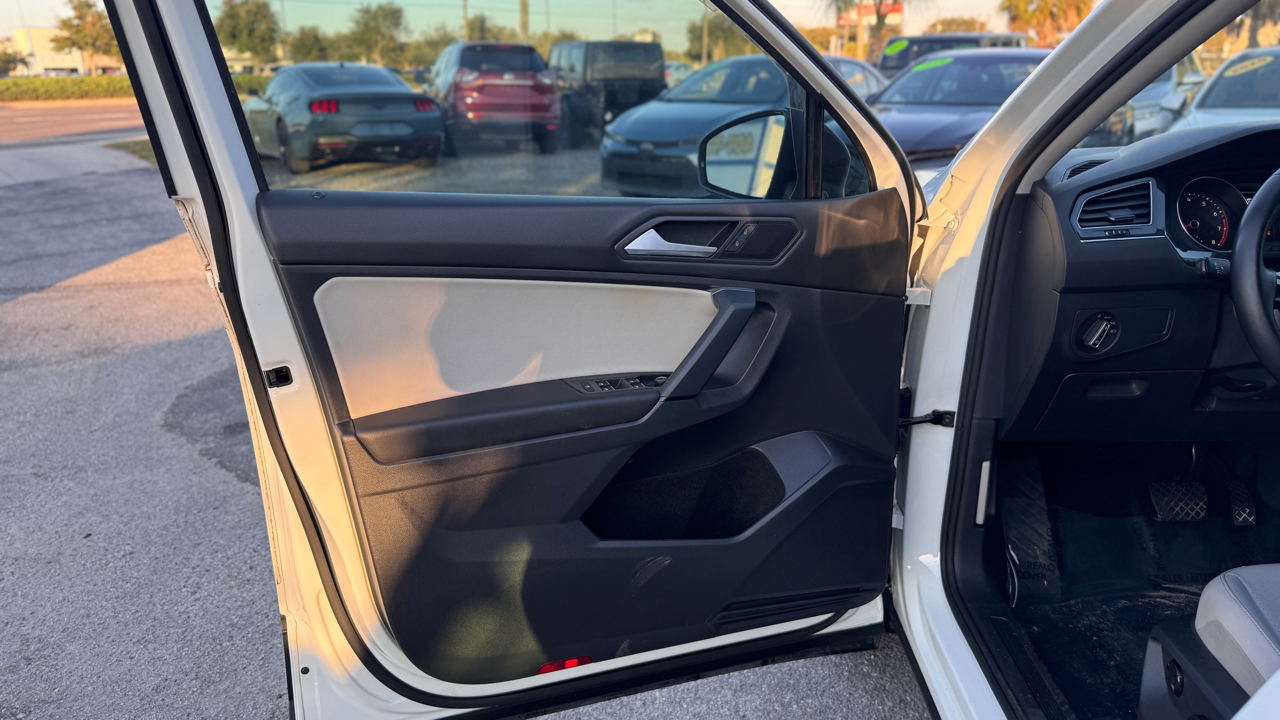 Volkswagen Tiguan 2.0T SE R-Line Black FWD 2019