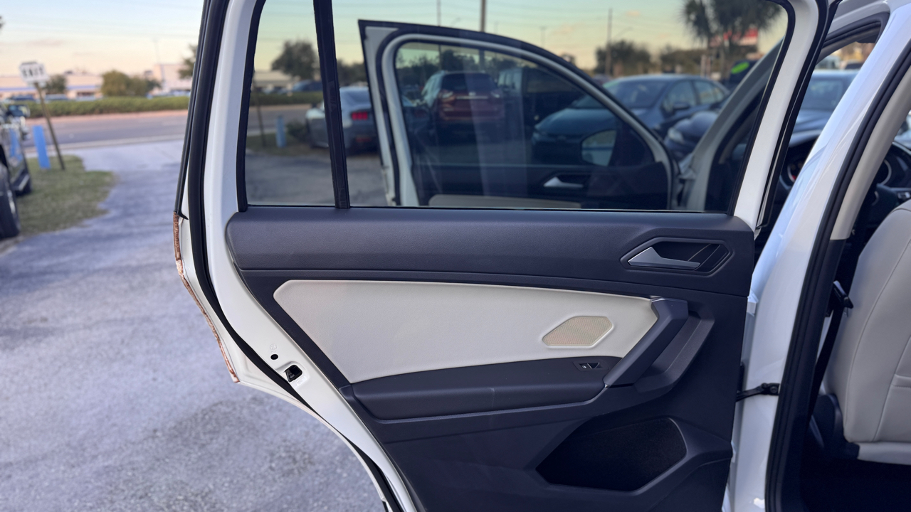 Volkswagen Tiguan 2.0T SE R-Line Black FWD 2019