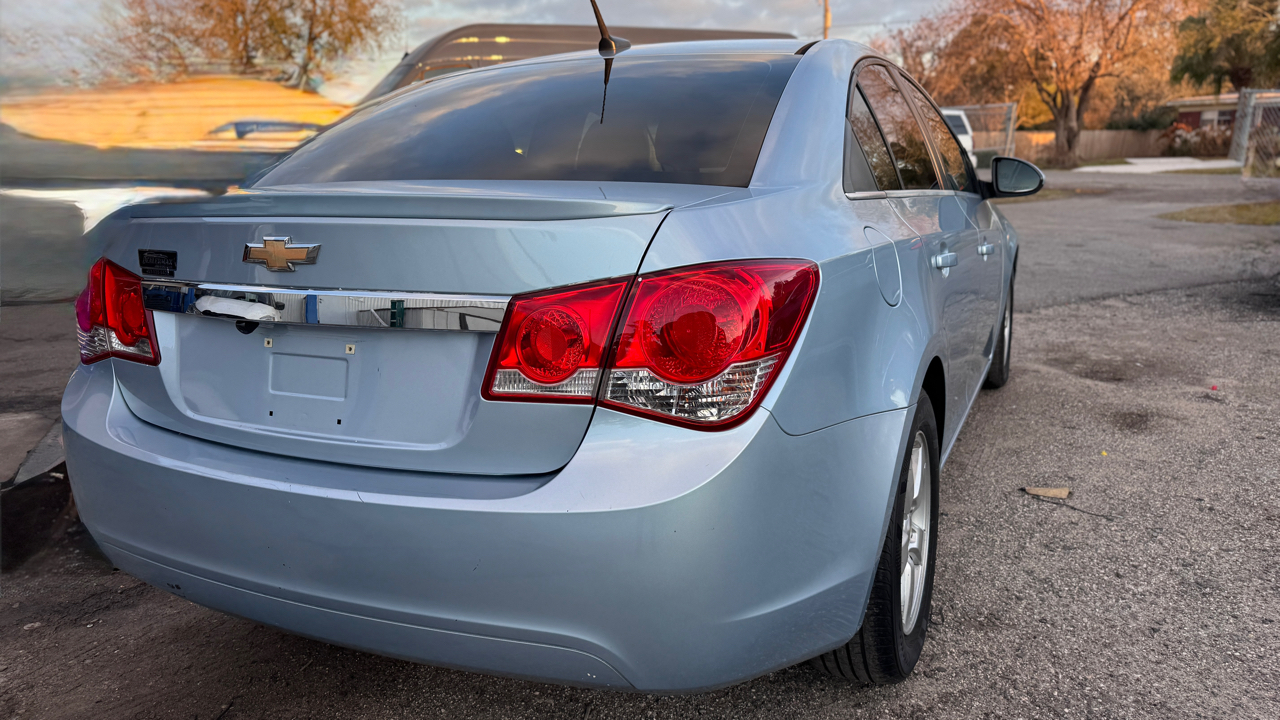 Chevrolet Cruze 4dr Sdn LS 2012