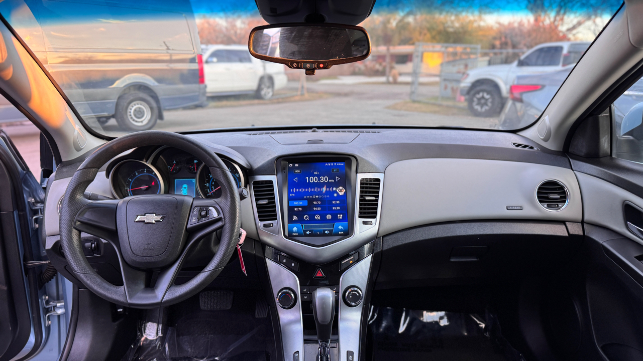 Chevrolet Cruze 4dr Sdn LS 2012