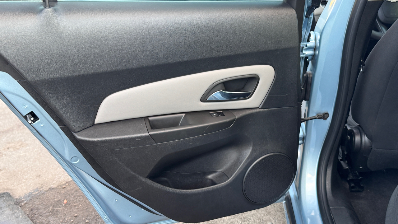 Chevrolet Cruze 4dr Sdn LS 2012