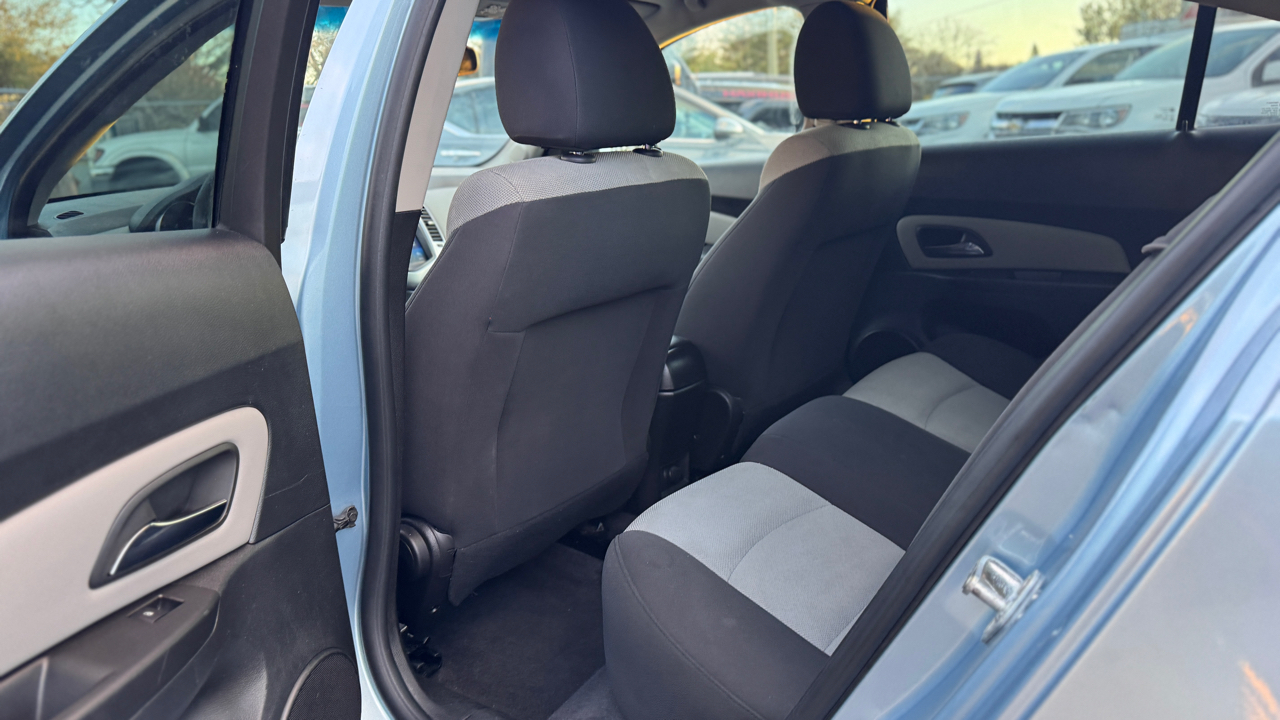 Chevrolet Cruze 4dr Sdn LS 2012