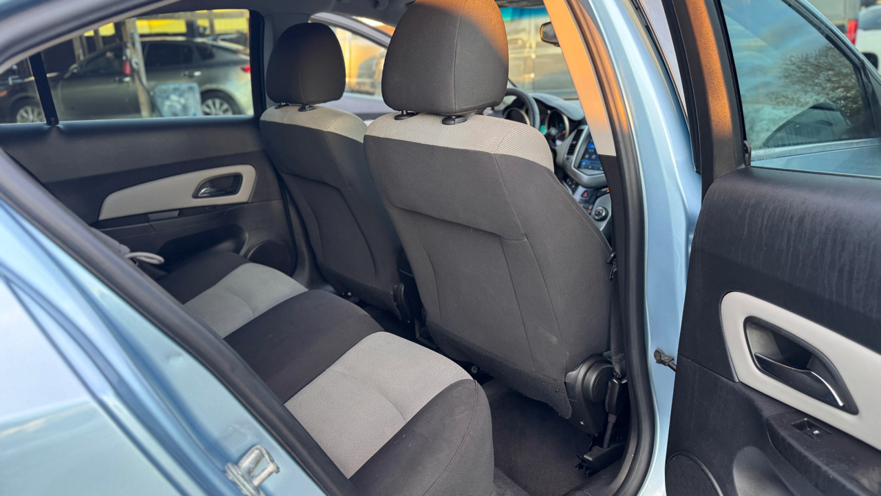 Chevrolet Cruze 4dr Sdn LS 2012