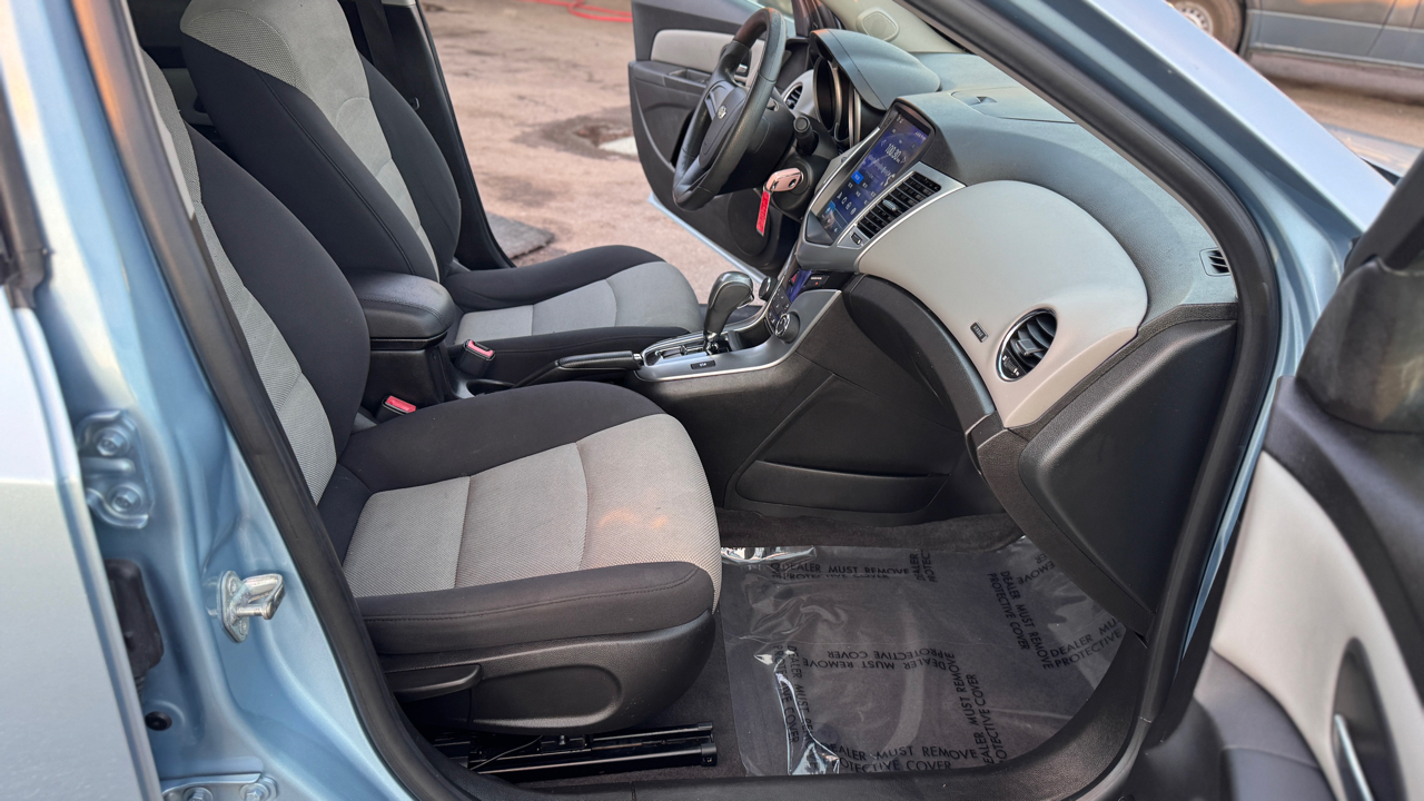 Chevrolet Cruze 4dr Sdn LS 2012