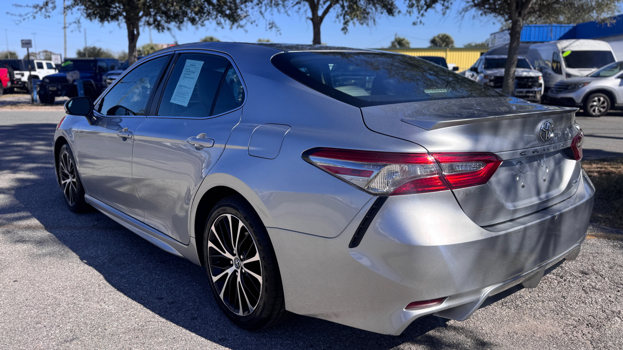 Toyota Camry SE Auto (Natl) 2018