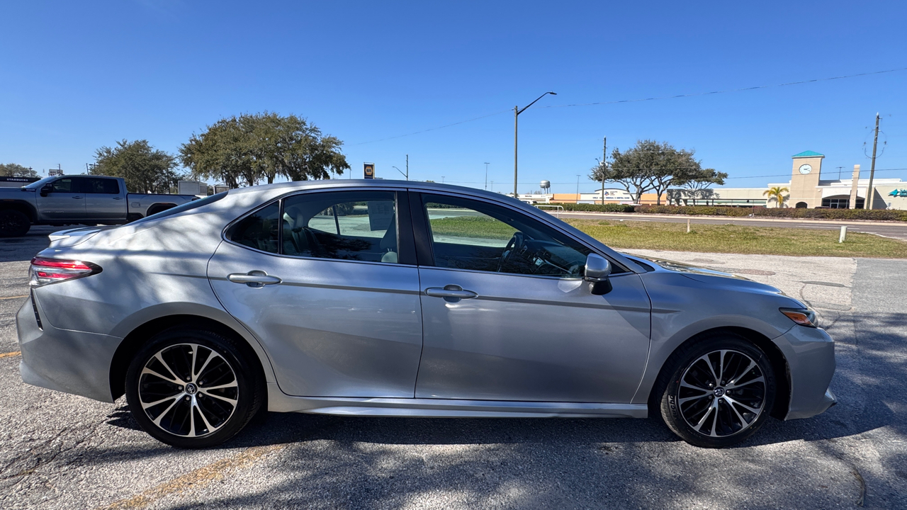 Toyota Camry SE Auto (Natl) 2018