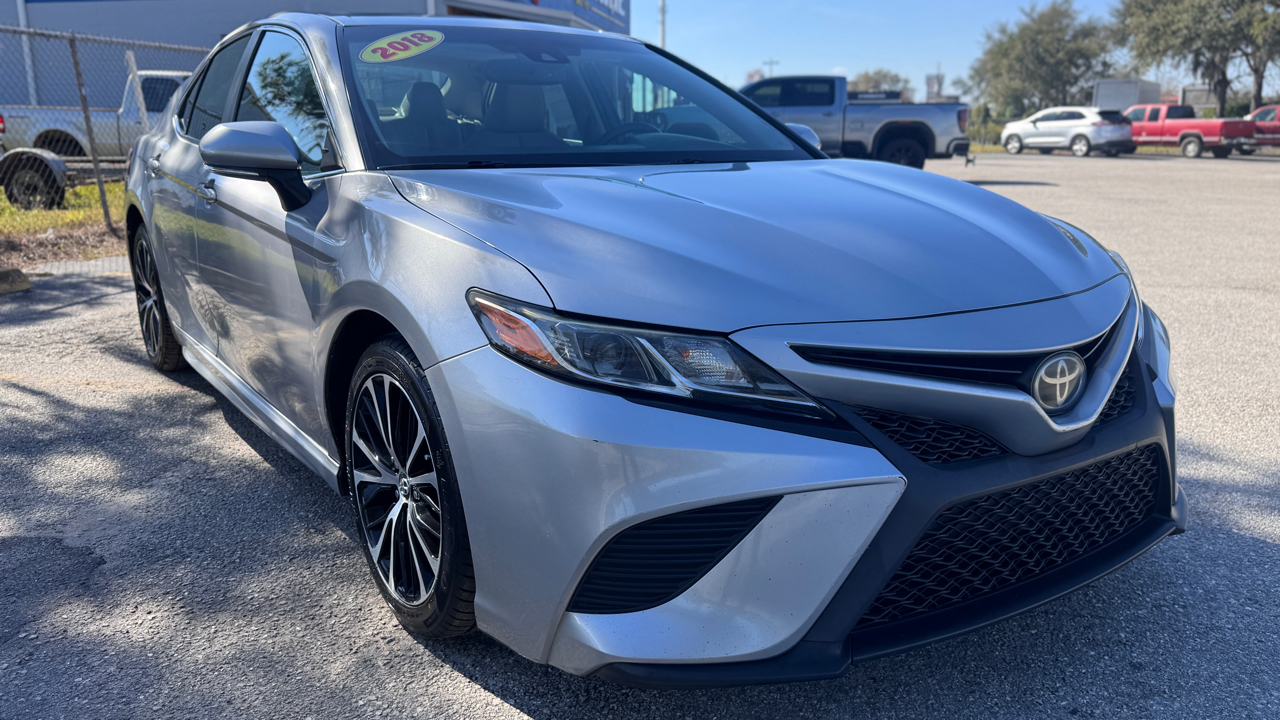 Toyota Camry SE Auto (Natl) 2018