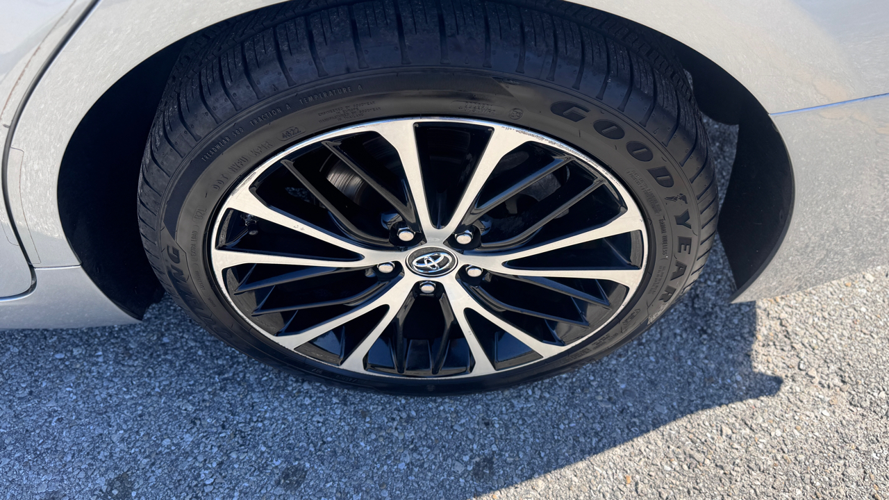 Toyota Camry SE Auto (Natl) 2018