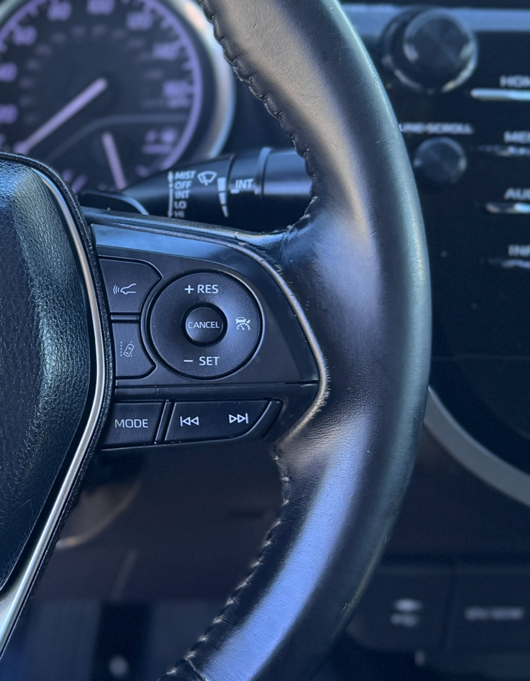 Toyota Camry SE Auto (Natl) 2018