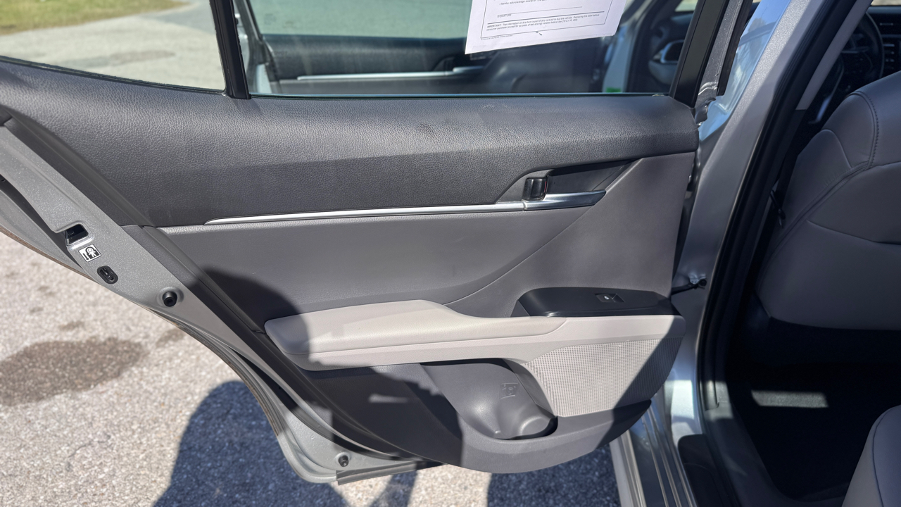 Toyota Camry SE Auto (Natl) 2018