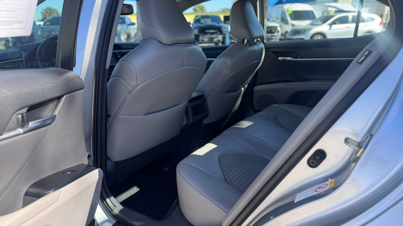 Toyota Camry SE Auto (Natl) 2018