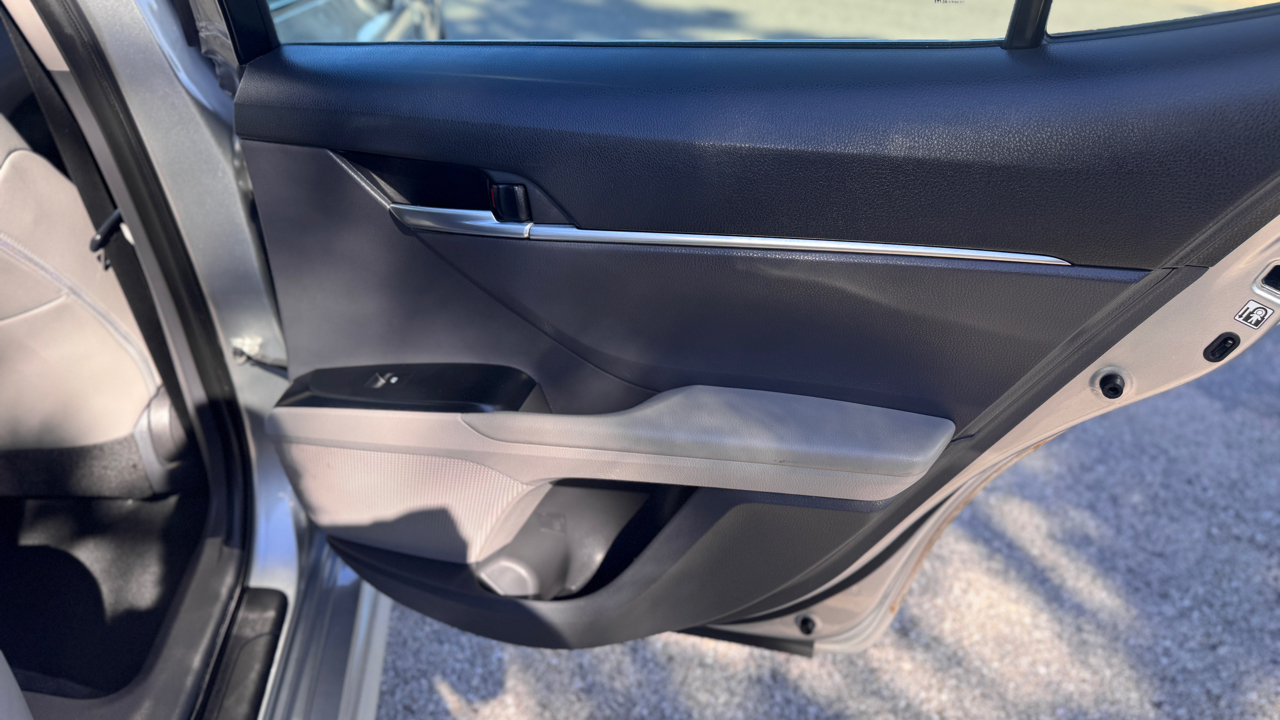 Toyota Camry SE Auto (Natl) 2018