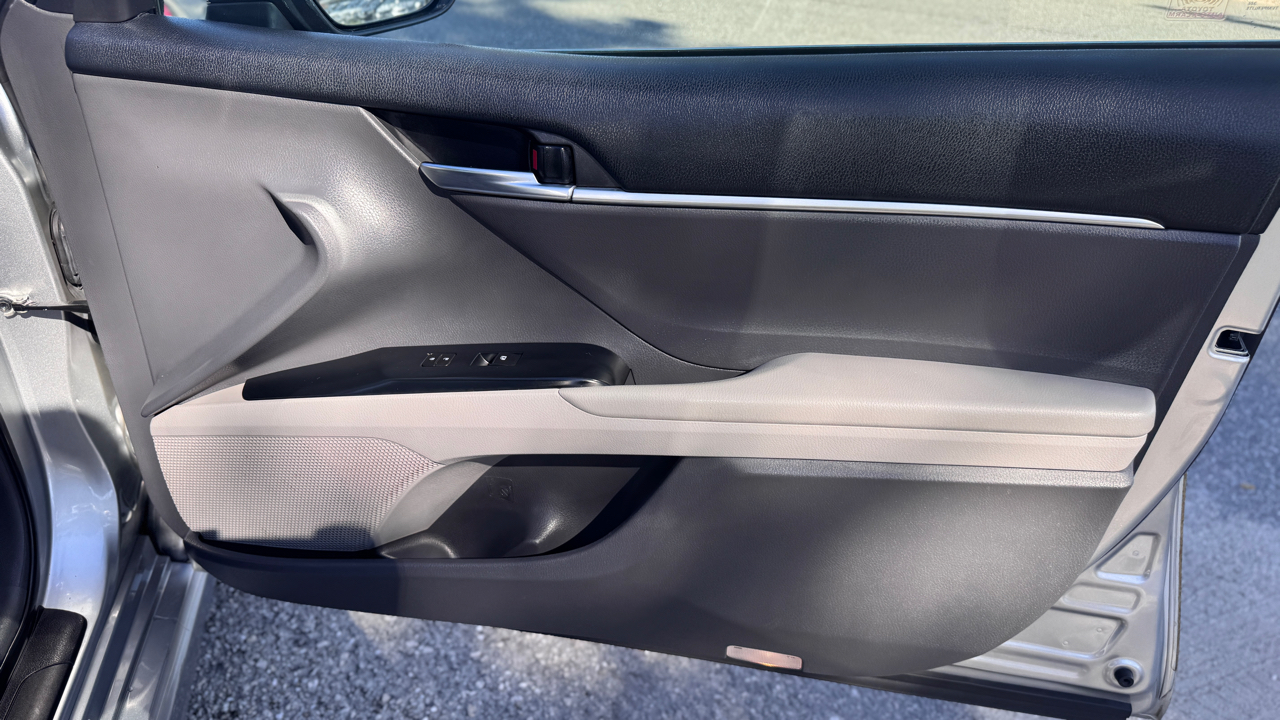 Toyota Camry SE Auto (Natl) 2018