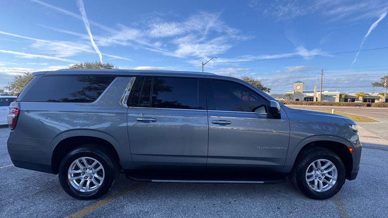 Chevrolet Suburban 2WD 4dr LT 2022