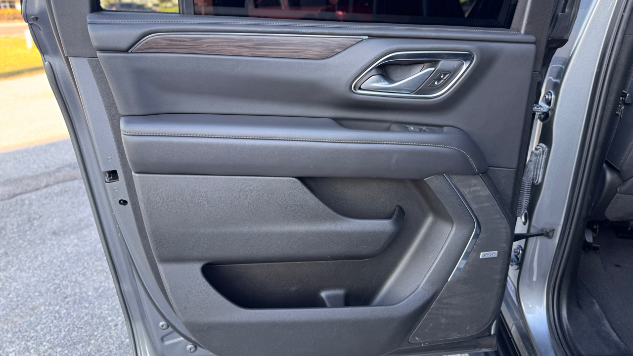 Chevrolet Suburban 2WD 4dr LT 2022